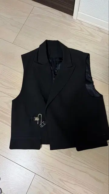 MODE 블랙 슬리브리스 베스트