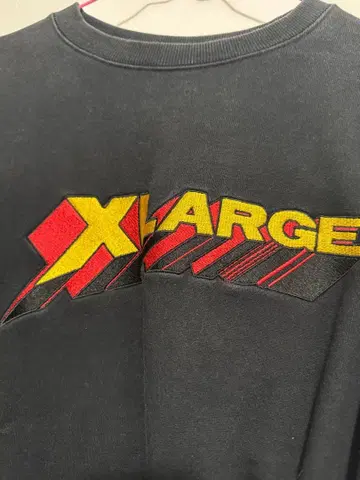 XLARGE 자수 로고 크루넥 트레이닝복