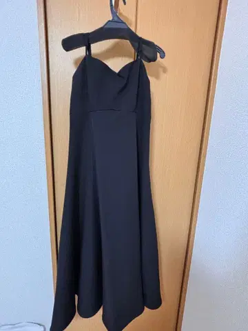 And Couture 블랙 슬리브리스 롱 원피스