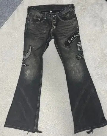 Tornado mart 플레어 데님 lil teeca 착용