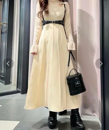 EATME 핀턱 본딩 플레어 스커트