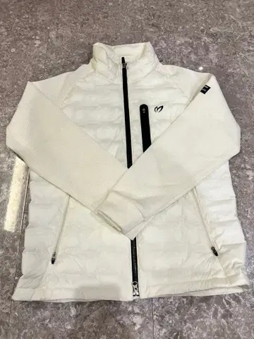 MASTER BUNNY EDITION 화이트 자켓 사이즈 4