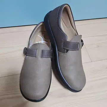 새상품급) 팬지 브라운 슬립온 23.5cm