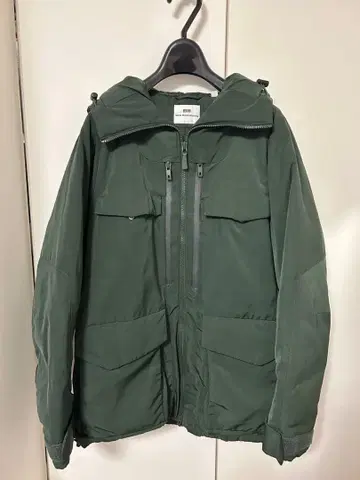 화이트 마운티니어링 유니클로 다운