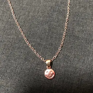 로즈 골드 스마일리 페이스 목걸이