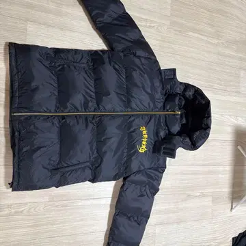 후드 부착 블랙 다운 자켓