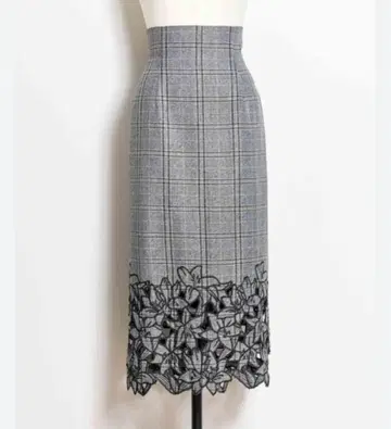 노엘라 자수 타이트 스커트