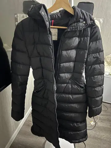 MONCLER 블랙 다운 자켓 후드 부착