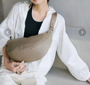 [ Breath TOPKAPI ] 로고 테이프 라운드 숄더백