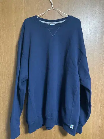 러셀 애슬레틱 무지 맨투맨 앞 V 가제트