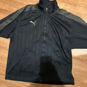 PUMA 블랙 저지 골드