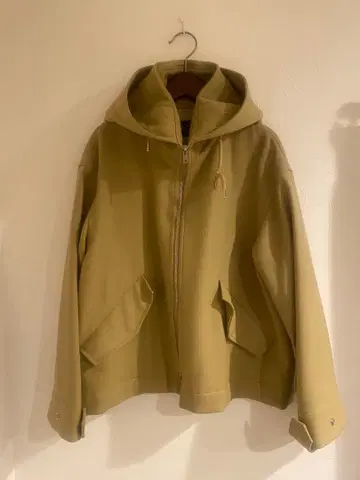 MACPHEE 베이지 후드 부착 울 자켓