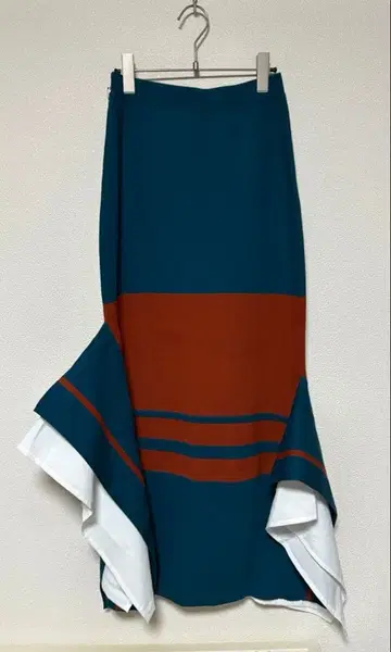 UN3D 2톤 보더 아지메 니트 스커트