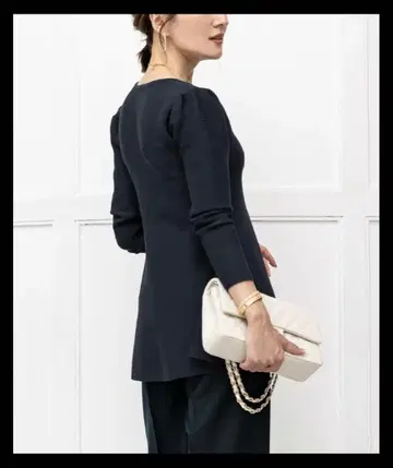 네이비 플레어 실루엣 긴팔 니트탑