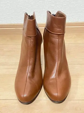 [ 선착순 ] UNTITLED 백지퍼 숏부츠 23.5cm