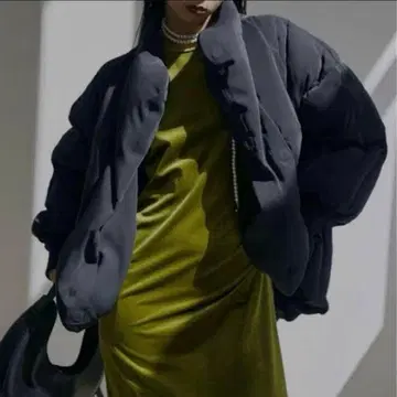 AMERI UND WAVE STITCH SHORT DOWN 다운