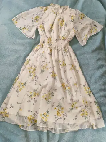 노엘라 델피니움 부케 패턴 원피스