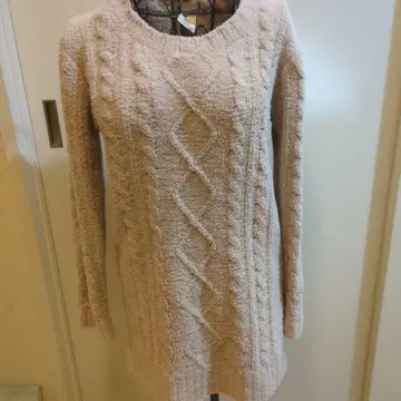 베이지 케이블 짜임 긴팔 니트