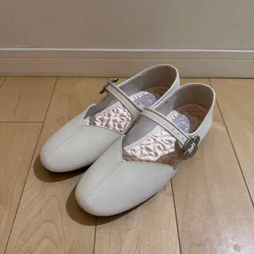 ROCKFISH WEATHERWEAR 화이트 플랫 펌프스