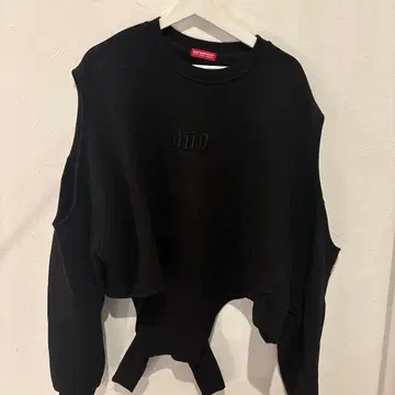 ANOTHERYOUTH 블랙 크롭 맨투맨