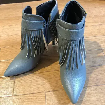 프린지 장식 그레이 부티