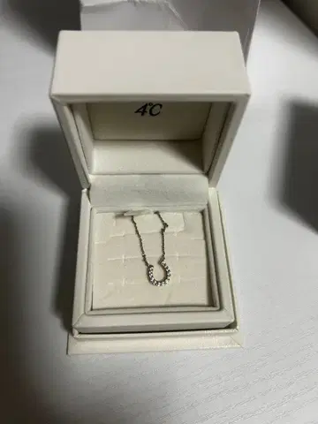 4C 말굽형 목걸이