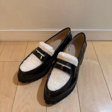 내추럴 뷰티 베이직 퍼 블랙 로퍼