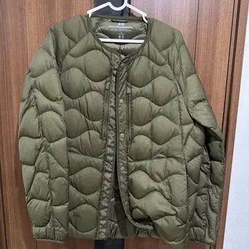 유니클로 화이트 마운티니어링 울트라 라이트 다운 자켓 [ M ]