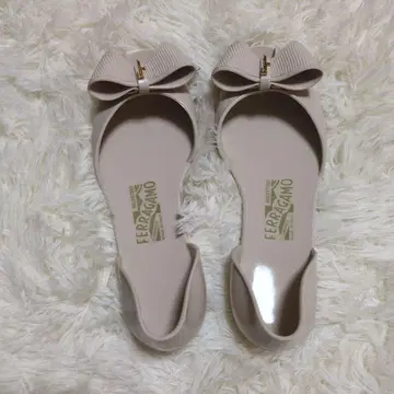 페라가모 베이지 리본 샌들 사이즈 5