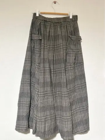 내추럴 계열 브라운 체크 스커트