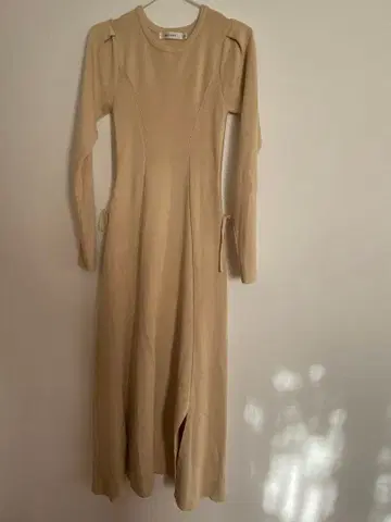 새상품급 베이지 니트 롱 원피스 사이드 리본 포함