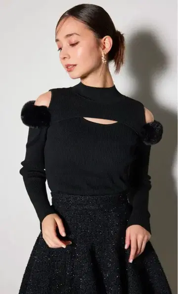 오프숄더 퍼 니트