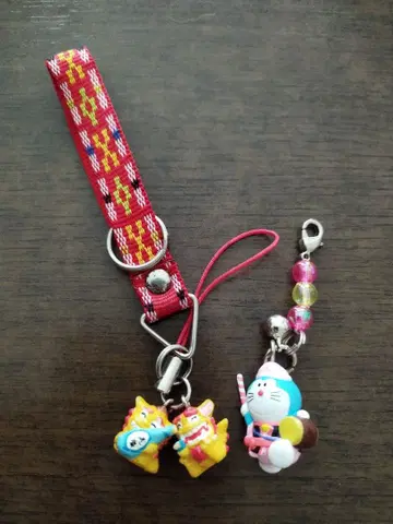 오키나와 지역 한정 도라에몽 에이사 ver 키링 시사 스트랩 2종