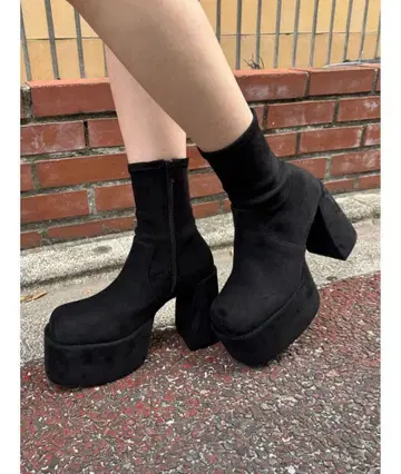 EMODA 벌키 플랜프 숏핏 부츠 M 사이즈