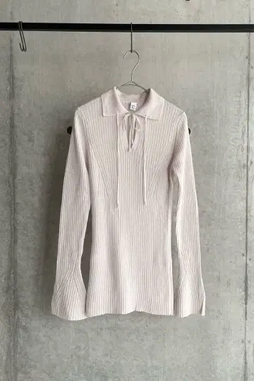 tyn.TGOR 플레어 슬리브 립 탑 OATMEAL