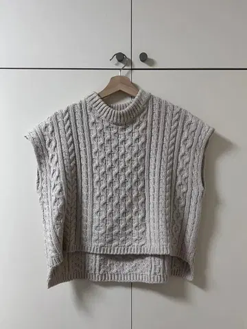 [ I_am ] 베이지 케이블 니트 베스트