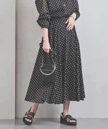 UNITED ARROWS 시어 플레어 스커트 도트 롱 블랙 블랙 화이트