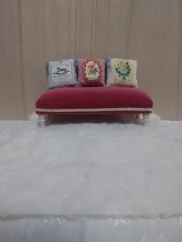 로자리린페를레 스케야마님 소파 화이트 퍼 러그 쿠션 3개