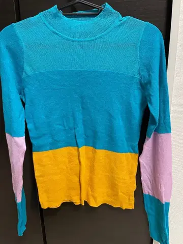 컬러 블록 긴팔 하이넥 스웨터