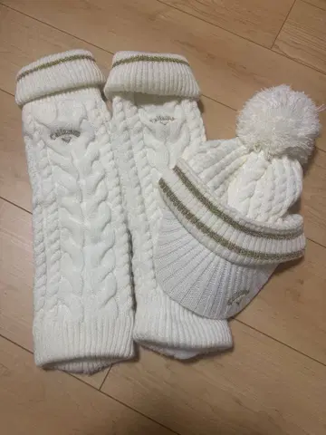 새상품급 화이트 케이블 짜임 레그 워머와 니트 모자 세트