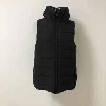 블랙 다운 베스트 후드 부착 슬리브리스