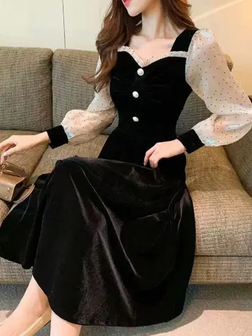 블랙 벨벳 무릎 기장 원피스