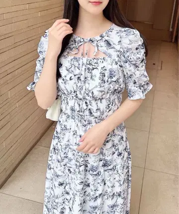 INGNI 데콜테 오픈 꽃무늬 원피스