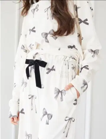 하자 있음!! 택 포함 새상품 젤라또피케 리본 무늬 상하의 세트