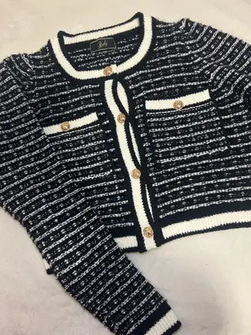 Rady 블랙 화이트 스트라이프 크롭 가디건