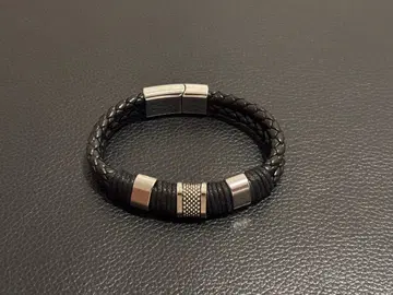 블랙 가죽 팔찌