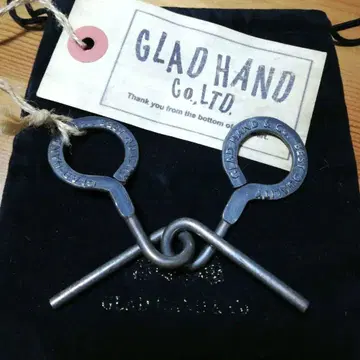 GLAD HAND 글래드핸드 아이언 키링