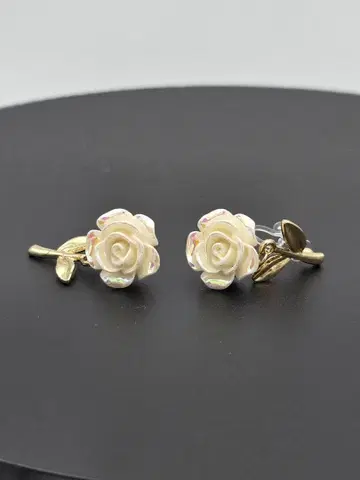 로즈 논홀 귀걸이 골드 컬러 합금 장미 귀찌 화려함