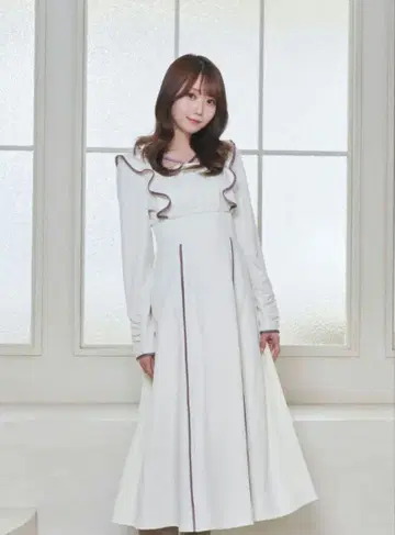 Rose Muse 데콜테 포인트 파이핑 원피스