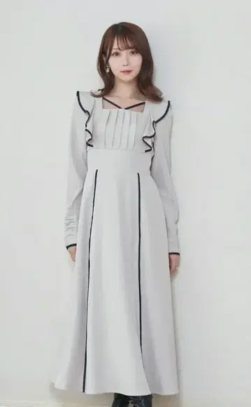 Rose Muse 데콜테 포인트 파이핑 원피스